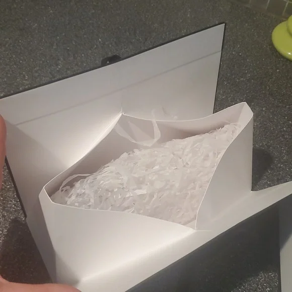 Chanel White Gift Boxes - Picture 6 of 14